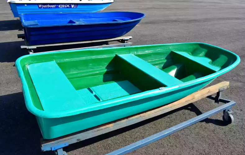 Стеклопластиковая лодка Старт (тримаран) в Мурманске