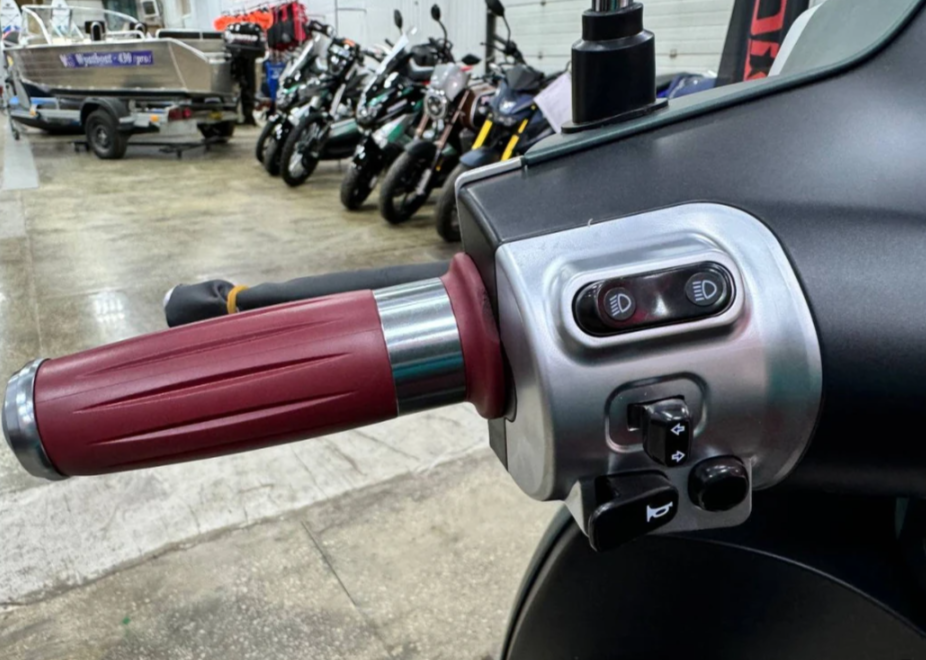 Скутер PROMAX Miami 240 (49) в Мурманске