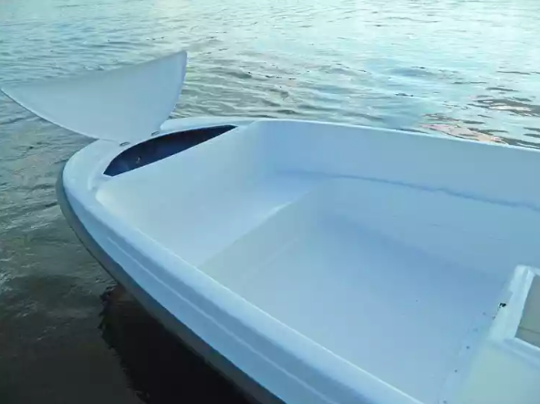 Стеклопластиковая лодка Пингвин с консолью (тримаран) в Мурманске