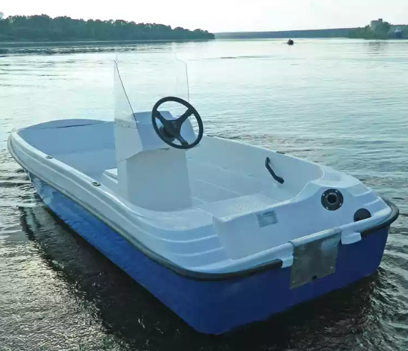 Стеклопластиковая лодка Пингвин с консолью (тримаран) в Мурманске