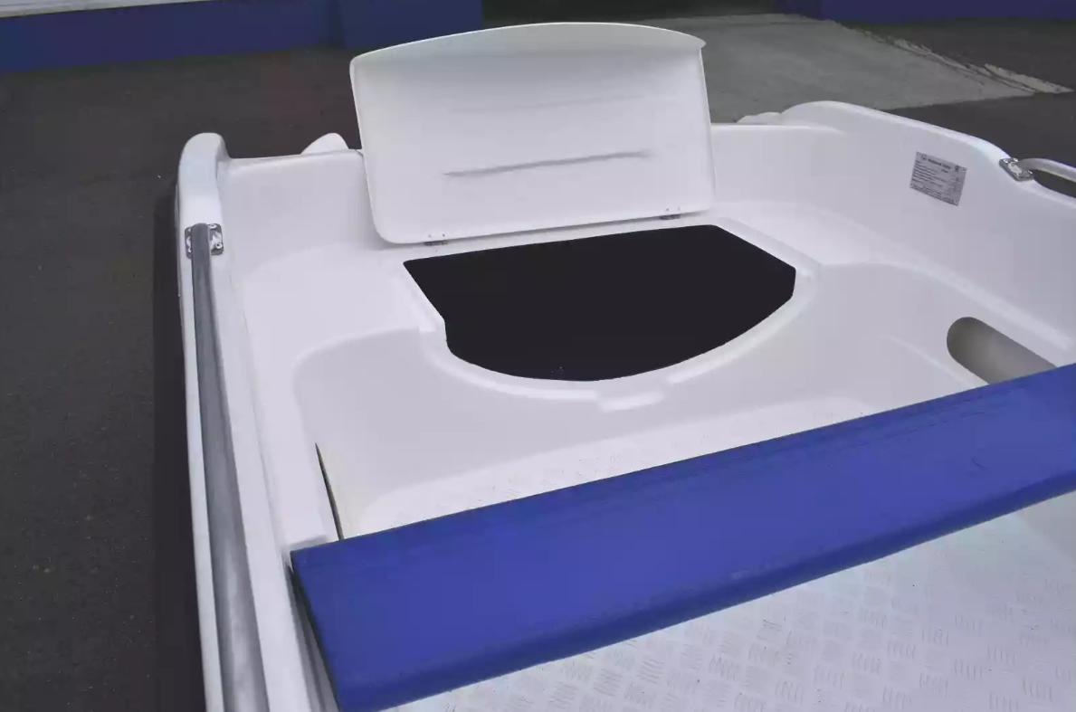 Стеклопластиковая лодка Пингвин New (тримаран) в Мурманске