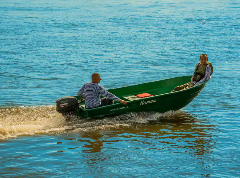 Стеклопластиковая лодка Neman-340 (тримаран) в Мурманске