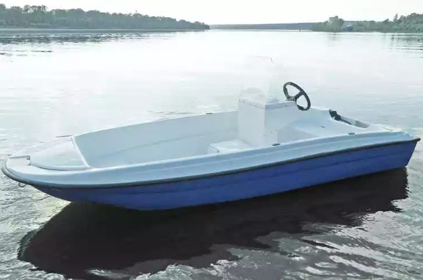 Стеклопластиковая лодка Пингвин с консолью (тримаран) в Мурманске