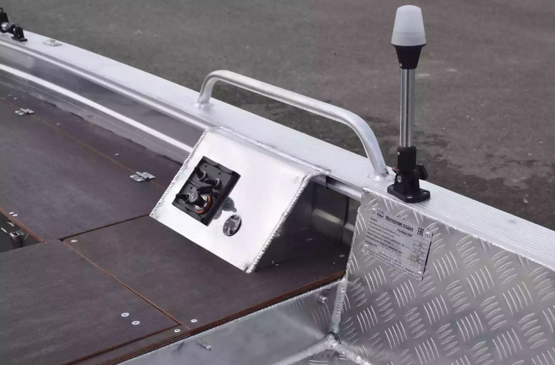 Алюминиевая лодка Wyatboat-390РМ в Мурманске