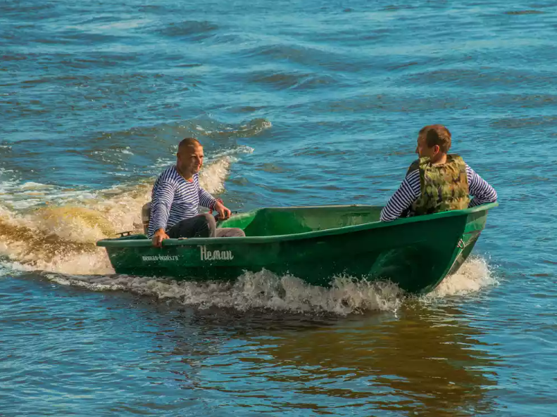 Стеклопластиковая лодка Neman-340 (тримаран) в Мурманске
