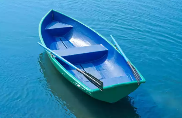 Стеклопластиковая лодка Дельфин в Мурманске