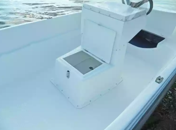 Стеклопластиковая лодка Пингвин с консолью (тримаран) в Мурманске