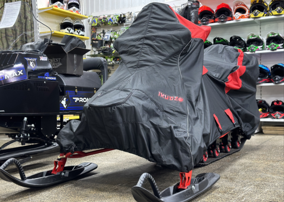 Чехол транспорт. снегохода IKUDZO HUNTER черно-красный Оксфорд ПРЕМИУМ качества с лого IKUDZO в Мурманске