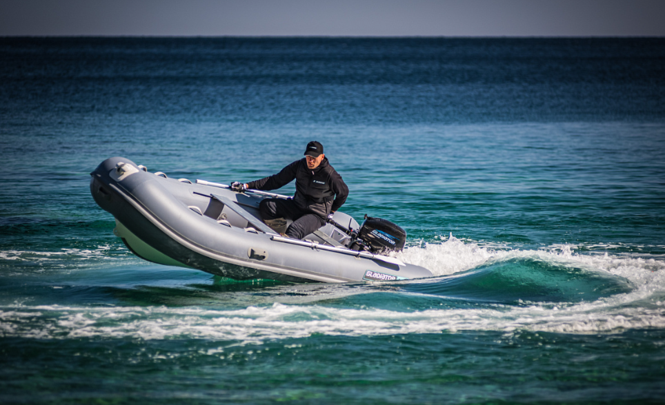 Лодка GLADIATOR RIB380AL в Мурманске