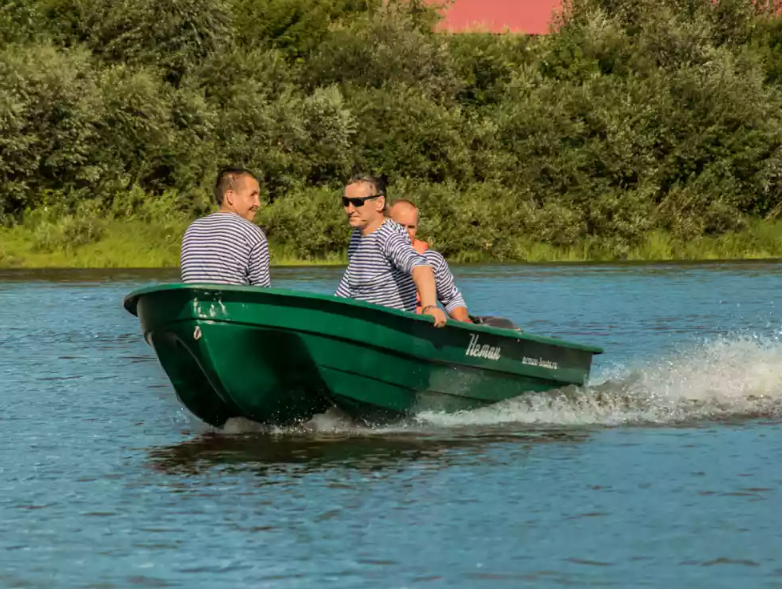 Стеклопластиковая лодка Neman-340 (тримаран) в Мурманске