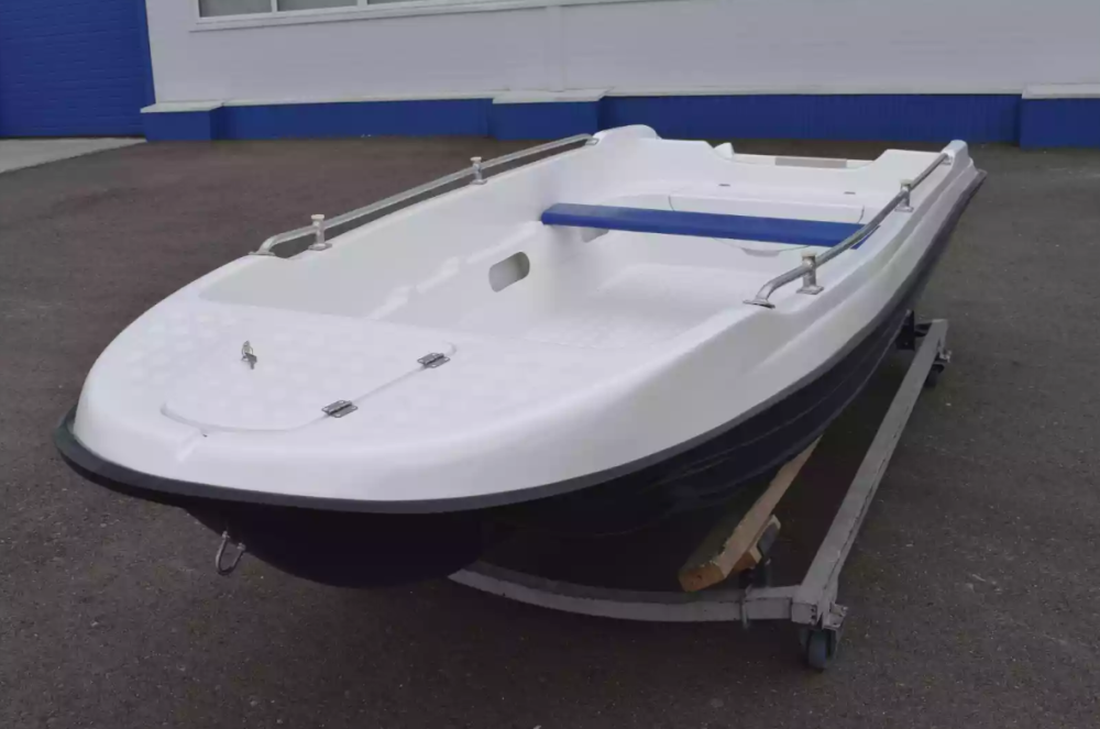 Стеклопластиковая лодка Пингвин New (тримаран) в Мурманске