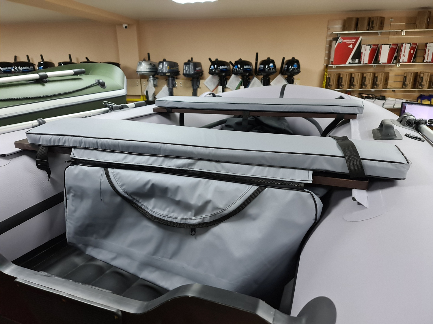 КОМПЛЕКТ МЯГКИХ НАКЛАДОК С СУМКОЙ ДЛЯ ЛОДОК 90Х20 СЕРЫЙ в Мурманске