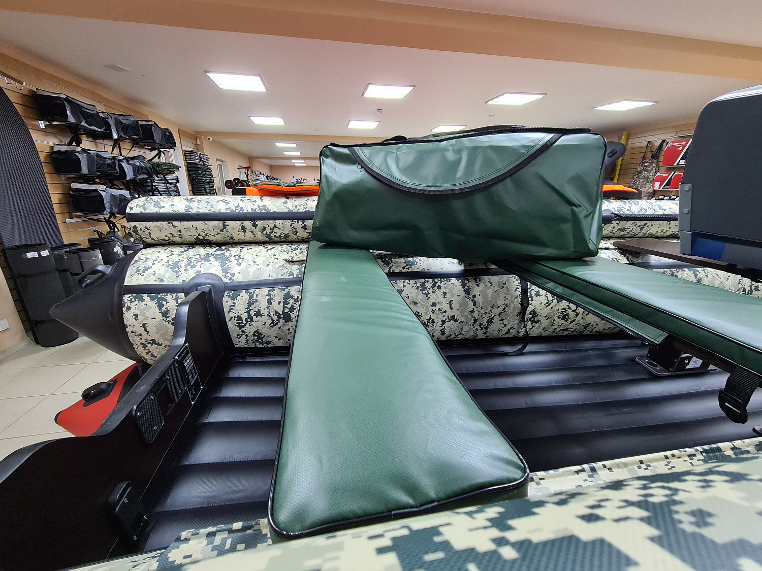 КОМПЛЕКТ МЯГКИХ НАКЛАДОК С СУМКОЙ ДЛЯ ЛОДОК 110Х20 ЗЕЛЕНЫЙ в Мурманске