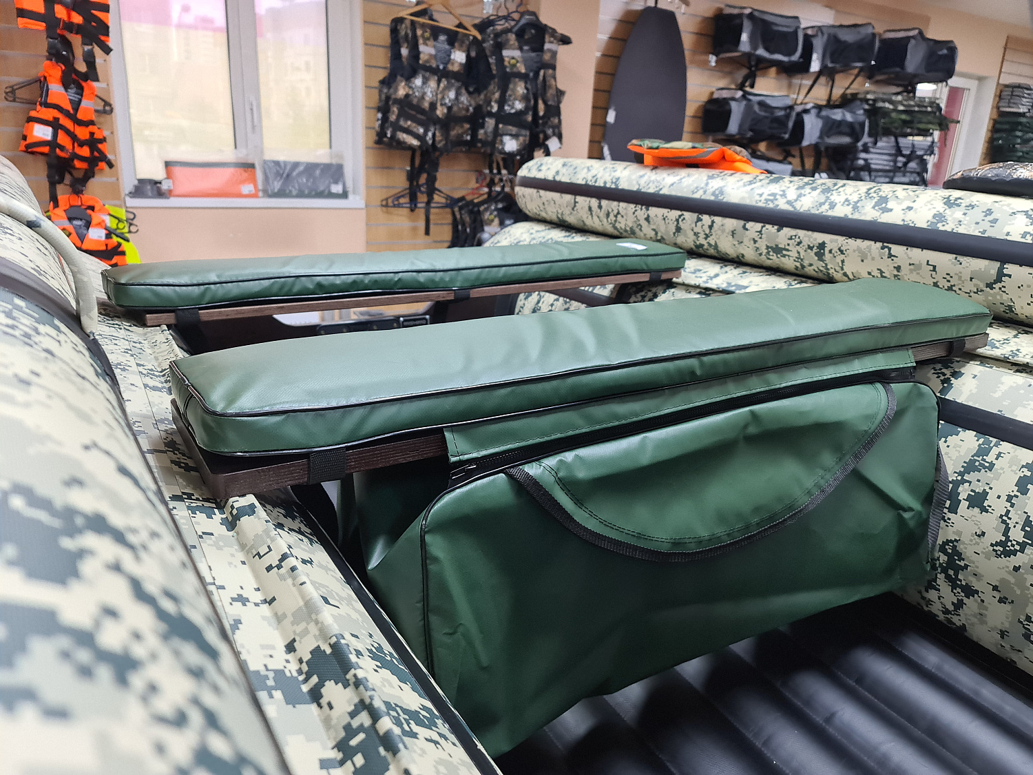 КОМПЛЕКТ МЯГКИХ НАКЛАДОК С СУМКОЙ ДЛЯ ЛОДОК 110Х20 ЗЕЛЕНЫЙ в Мурманске